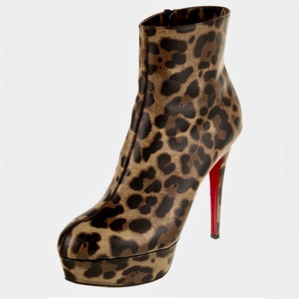 Christian Louboutin Leopard print kid leather ankle bootie. EU37kid leather.